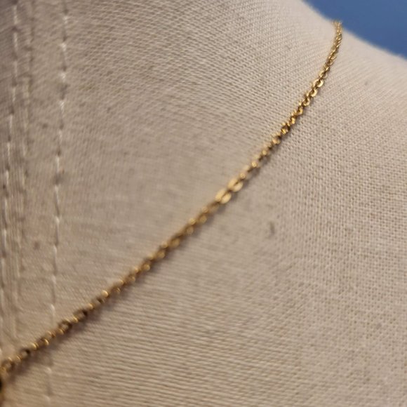 18" 14K Gold Necklace with 14K Gold Fish Pendant - Picture 5 of 9